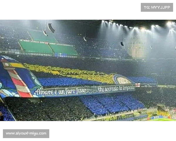 巴黎球迷看台高歌助威，客场气氛火热