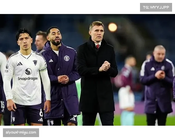 赛后通讯：伯恩利绝平后保级希望重燃，主教练与球迷赛后长时间互动